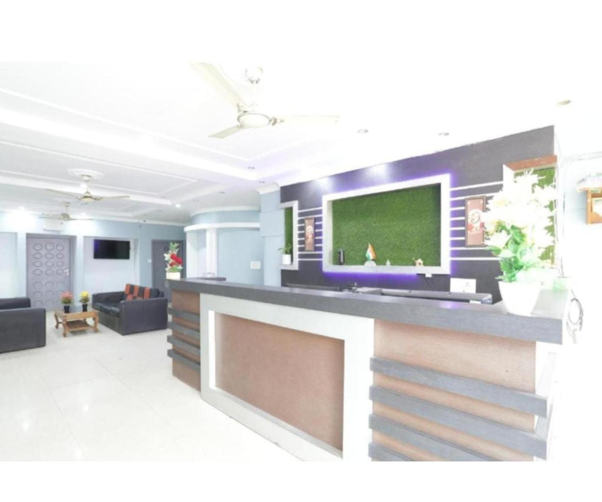Day S Inn Luxury Stay Near Care Hospital In Budget Friendly Price Best Seller 布巴内什瓦尔 外观 照片
