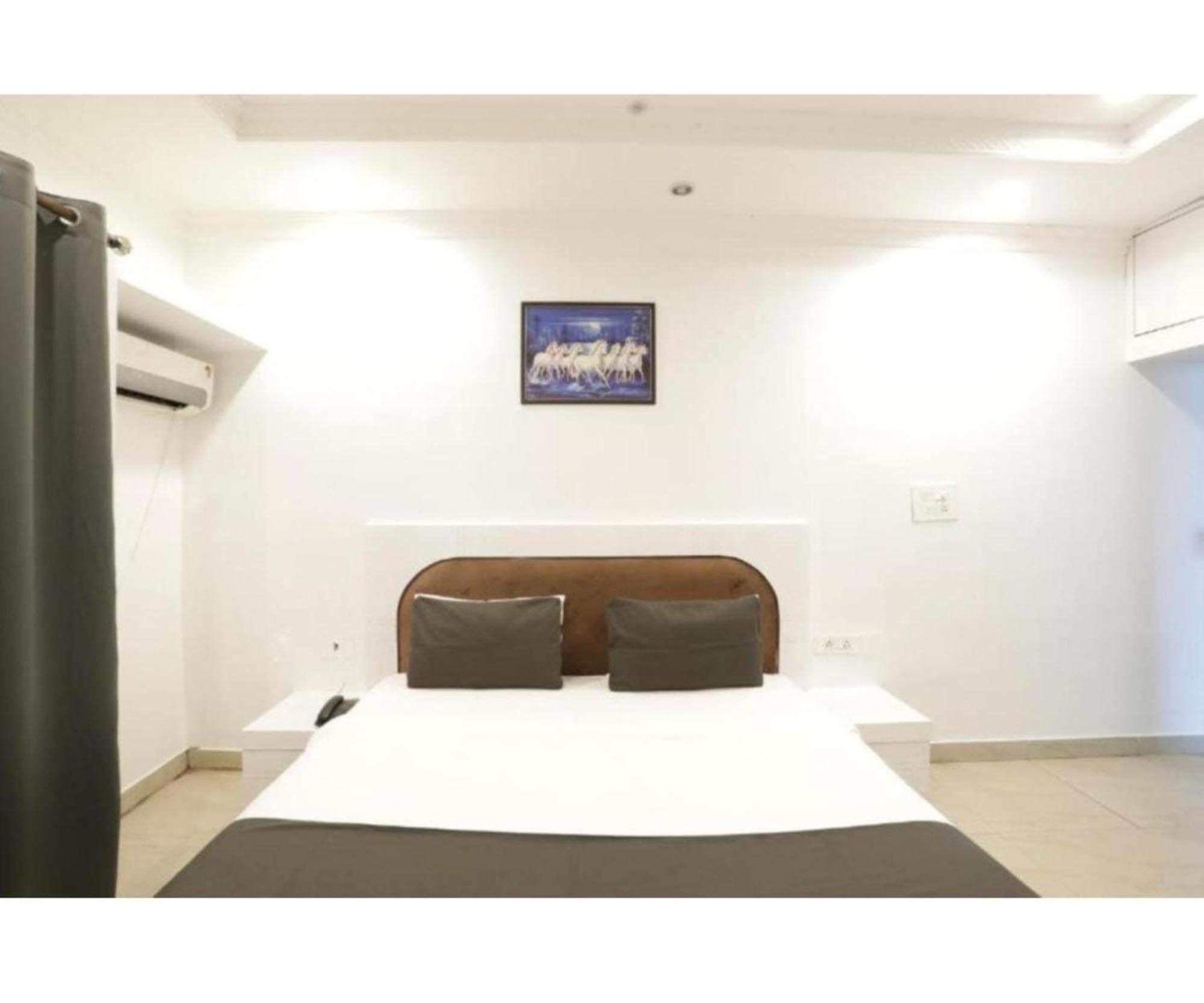 Day S Inn Luxury Stay Near Care Hospital In Budget Friendly Price Best Seller 布巴内什瓦尔 外观 照片