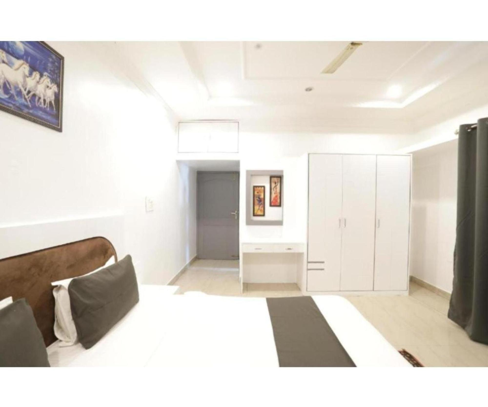 Day S Inn Luxury Stay Near Care Hospital In Budget Friendly Price Best Seller 布巴内什瓦尔 外观 照片